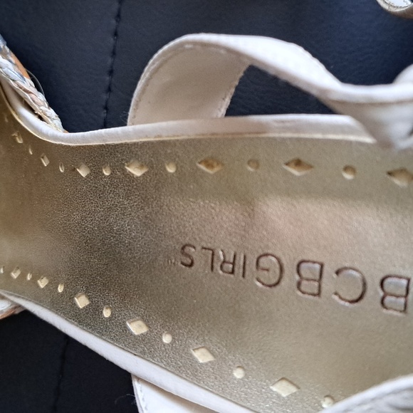LNIB BCBG Vintage Heels 👠 - Picture 9 of 13